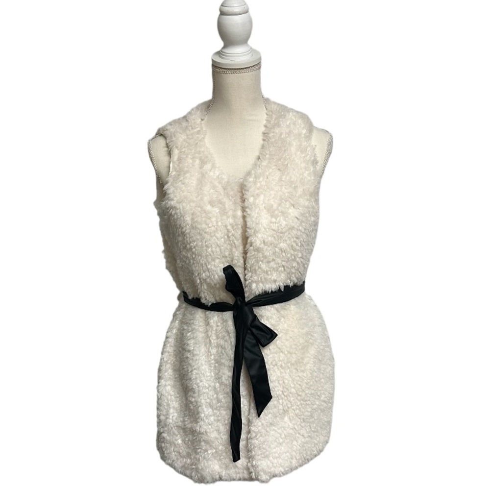 Faux Fur Cream Vest With Pockets | Front Tie Closure Size O/S Fits Most EUC